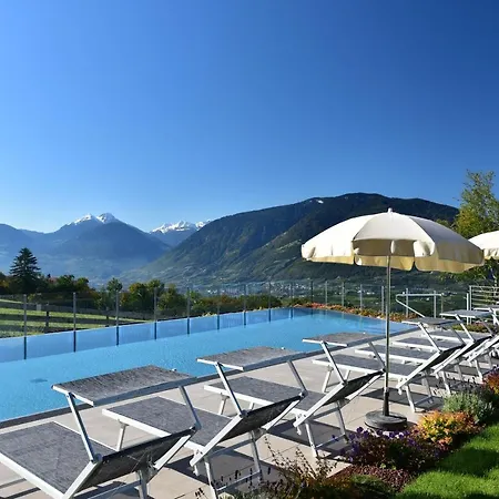 Krone Aparthotel 3*