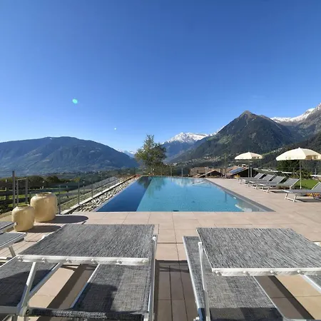Krone Aparthotel 3*
