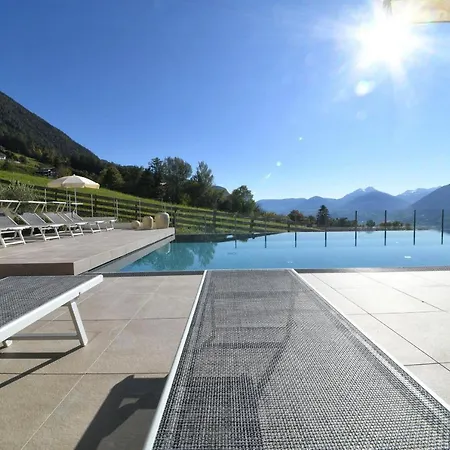 Krone Aparthotel 3*