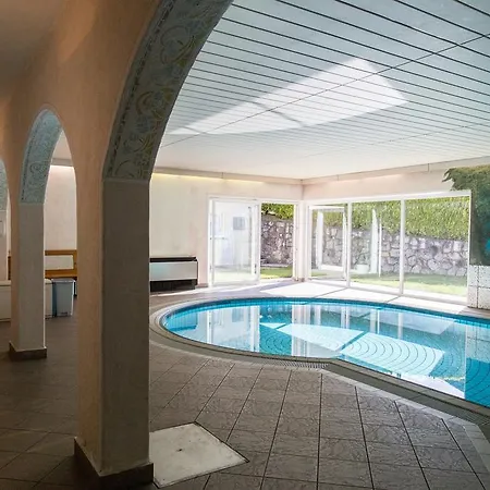Krone Aparthotel 3*