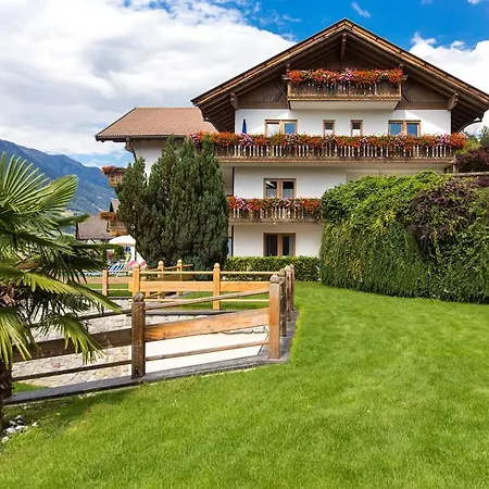 Krone Aparthotel 3*