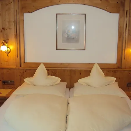 Krone Aparthotel 3*